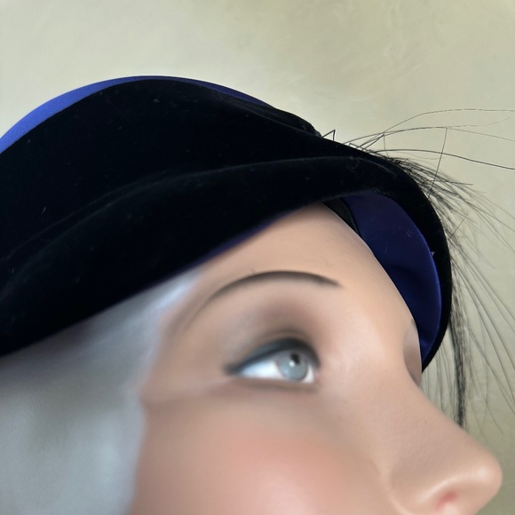 STATELY 1950s\' DESIGNER BLACK VELOUR/BLUE SATIN HAT + LONG FEATHERS